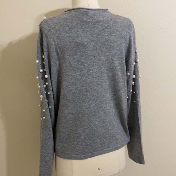 GIANNI BINI Gray Sweater Embellished Pearl Front Size Large NWT - Picture 5 of 8